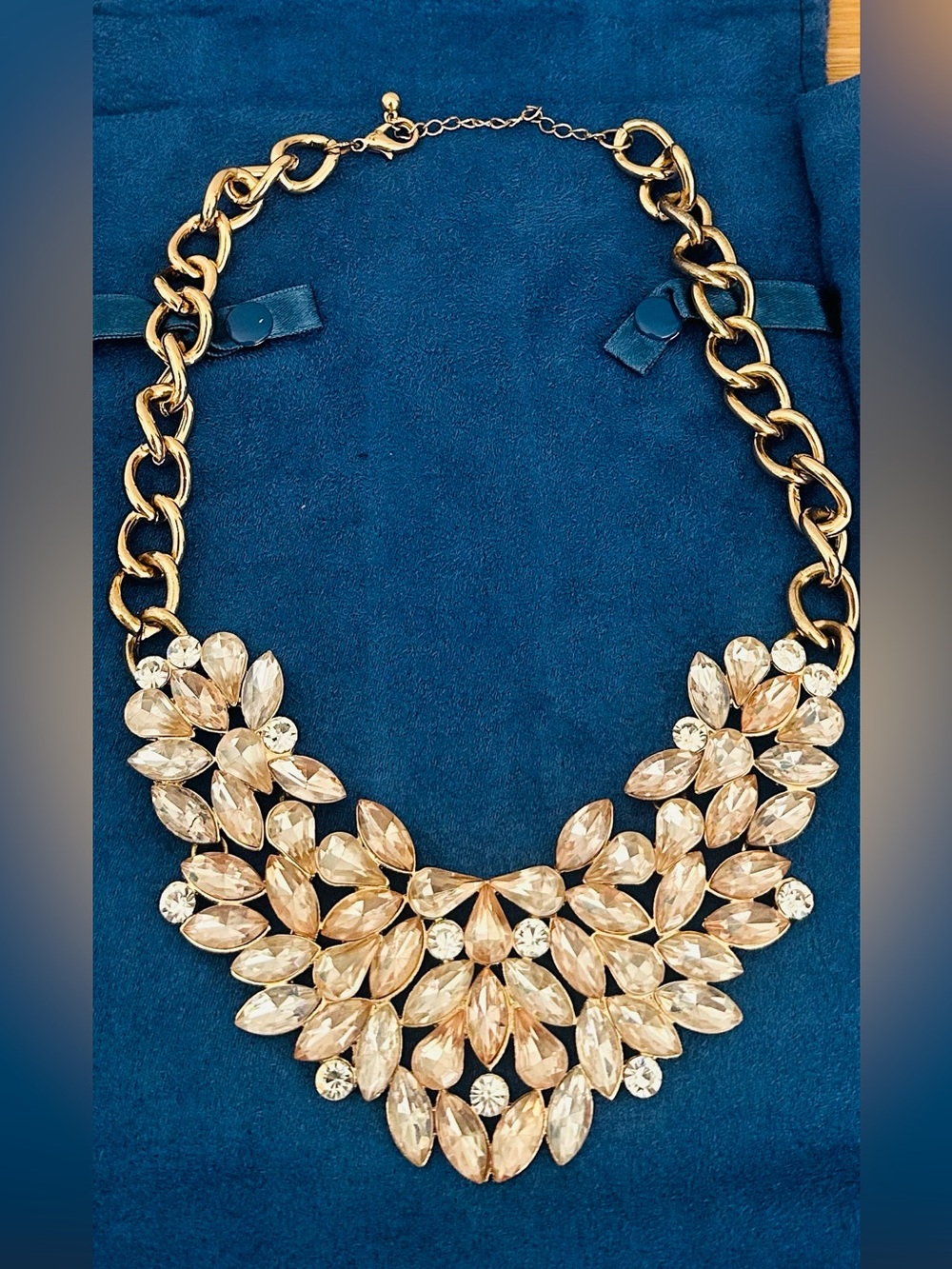 Beautiful rhinestone statement necklace